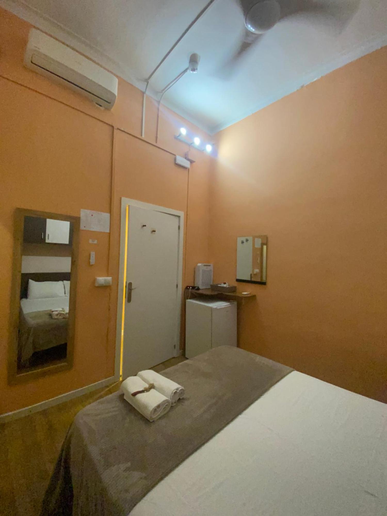 Pensión Sant Antoni Barcelona Exterior foto